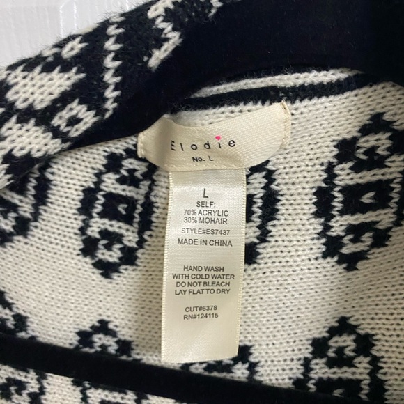 Elodie Black and White Geometric Shawl/ Cardigan - Picture 2 of 4